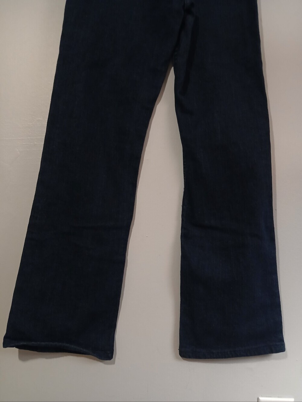 Denim And Co. Ladies Blue Jeans. Size 4 Tall - Picture 8 of 14